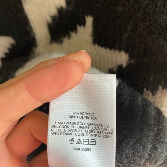 Express Cozy Houndstooth Dolman Sleeve Sweater - Picture 5 of 7